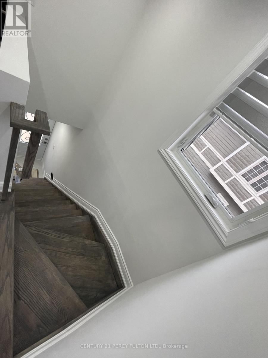 Coach - 530 COUNTRY GLEN Image 17