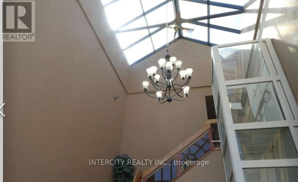 220 - 3883 HIGHWAY 7 Image 2