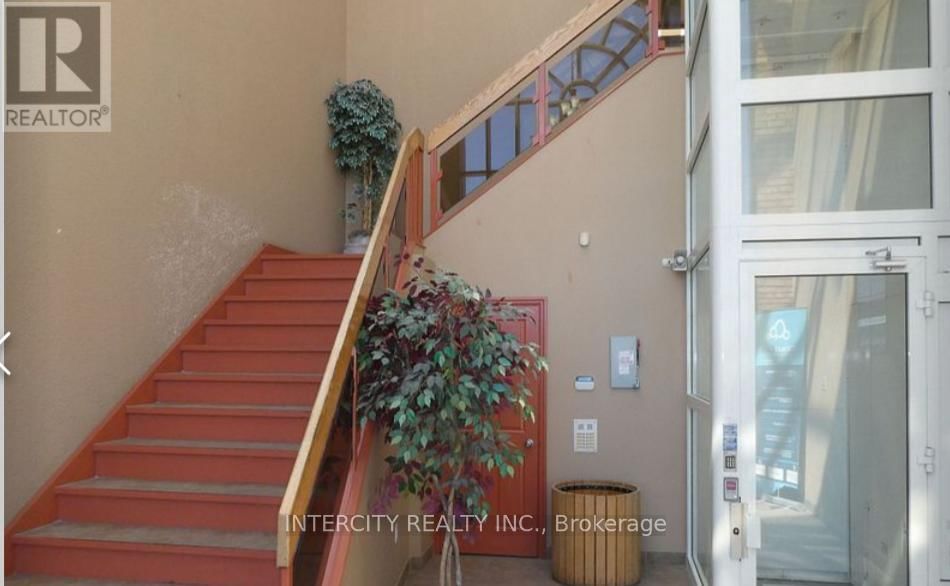 220 - 3883 HIGHWAY 7 Image 3