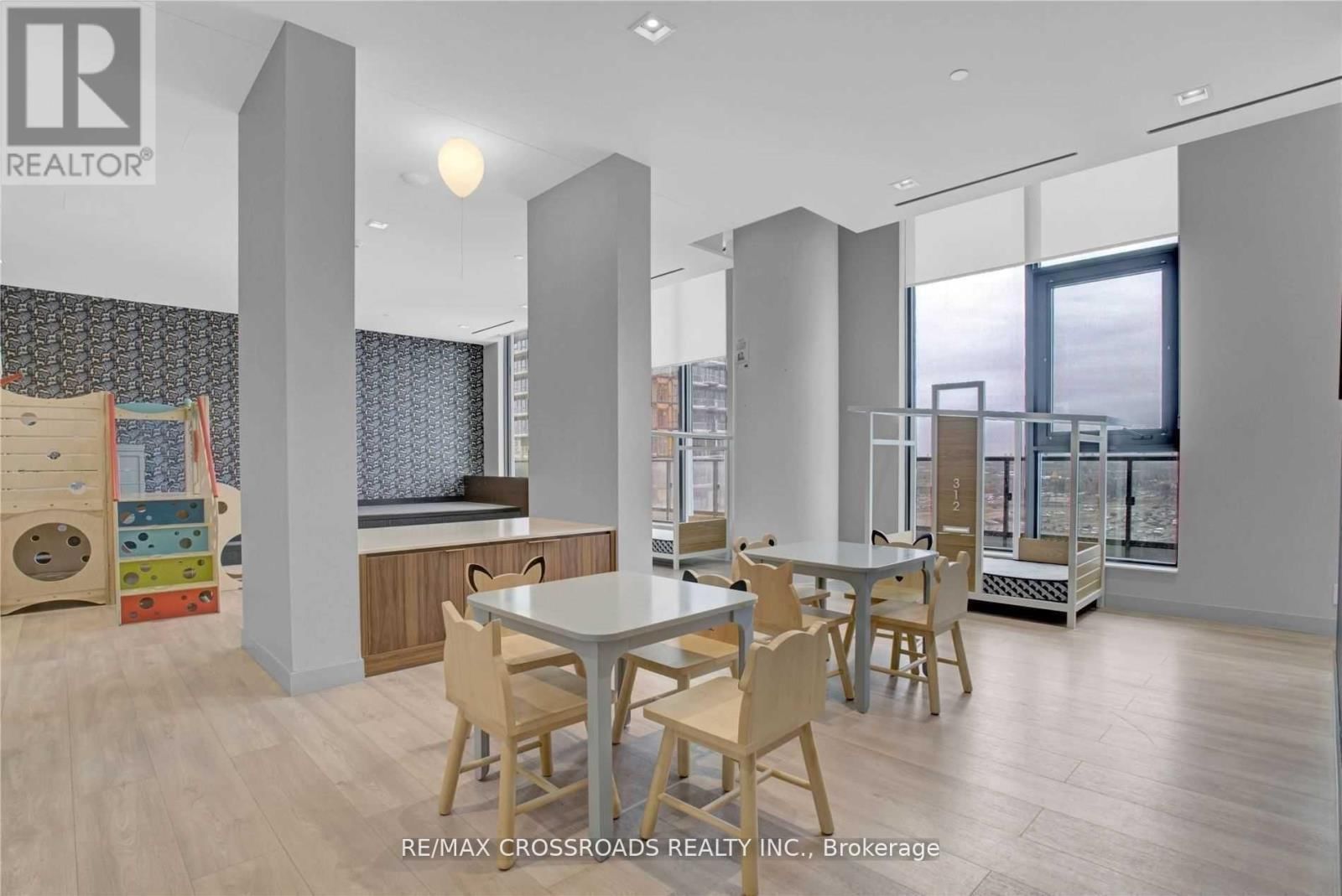 4001 - 950 PORTAGE PARKWAY Image 19