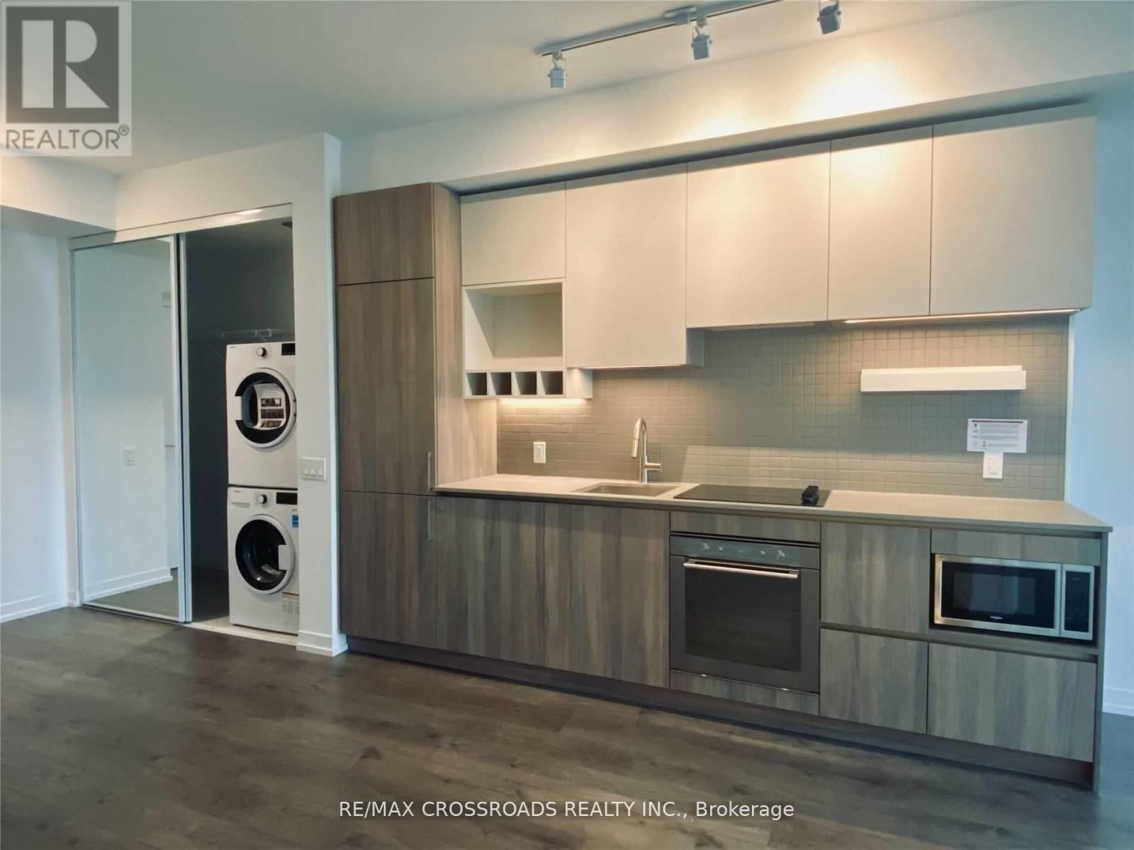 4001 - 950 PORTAGE PARKWAY Image 3