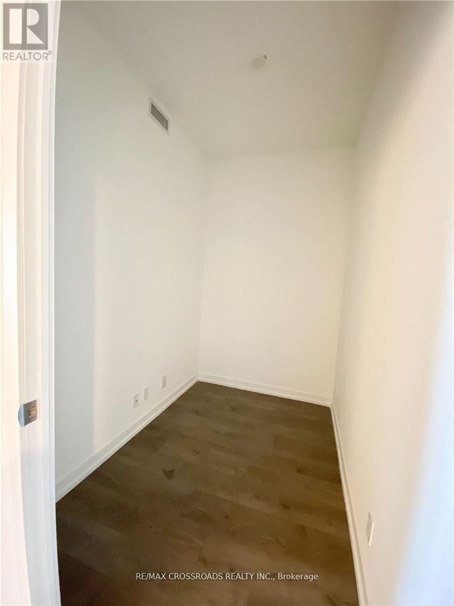 4001 - 950 PORTAGE PARKWAY Image 7