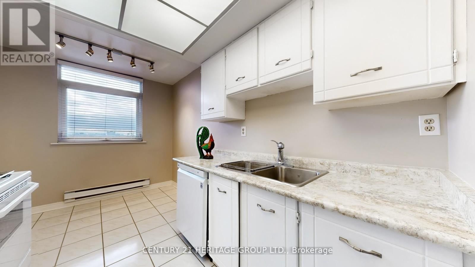 PH7 - 7811 YONGE STREET Image 20