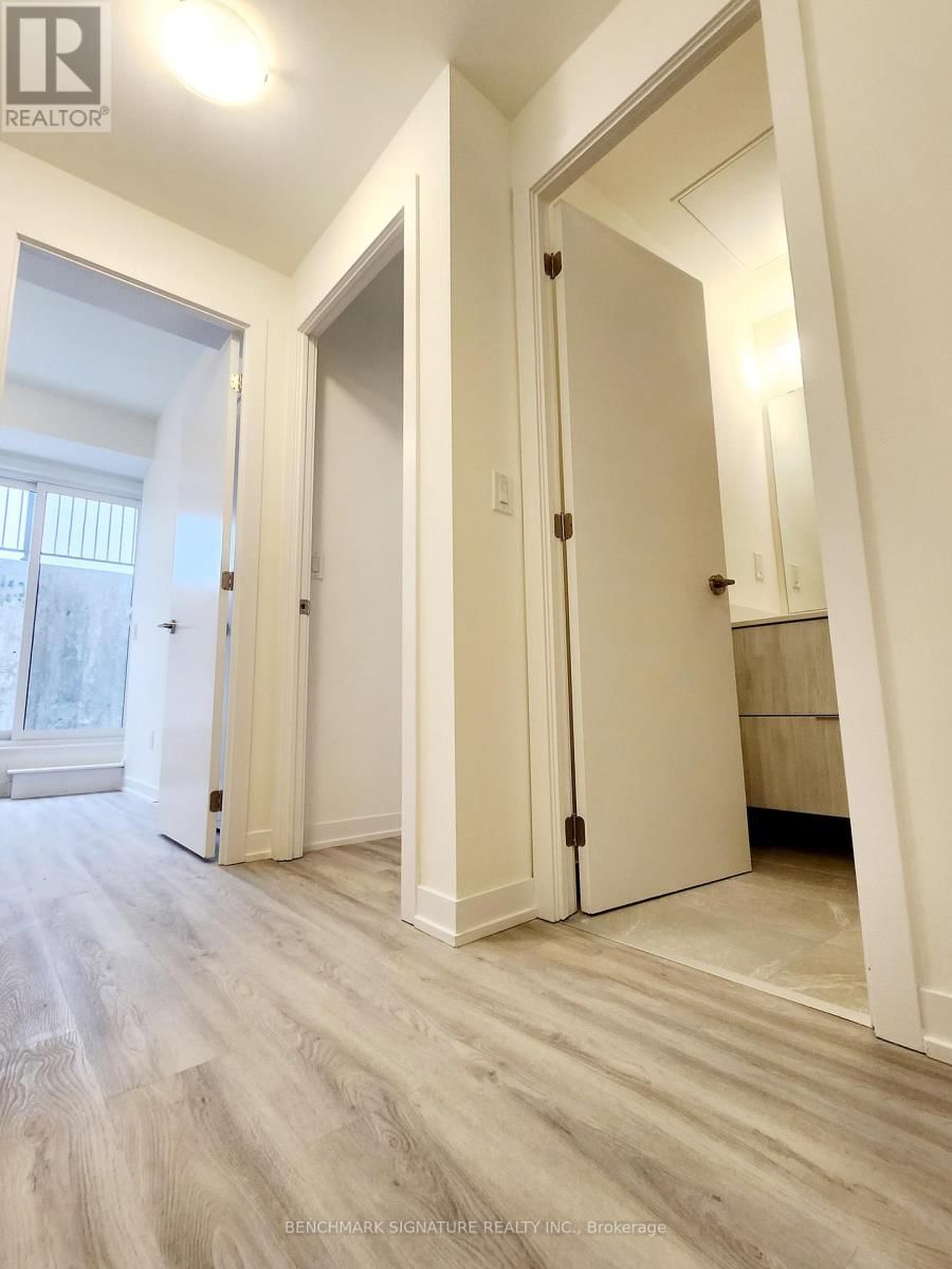 113 - 10 STECKLEY HOUSE LANE EAST Image 13