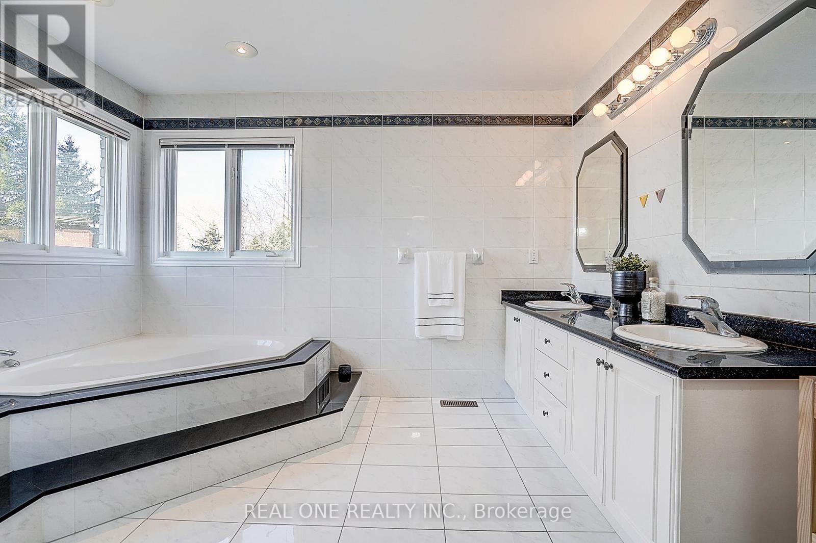 97 SPRINGBROOK DRIVE Image 29