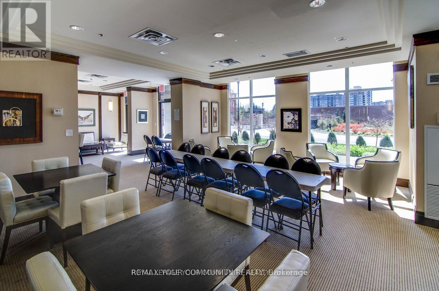 - - 18 HARDING BOULEVARD Image 19