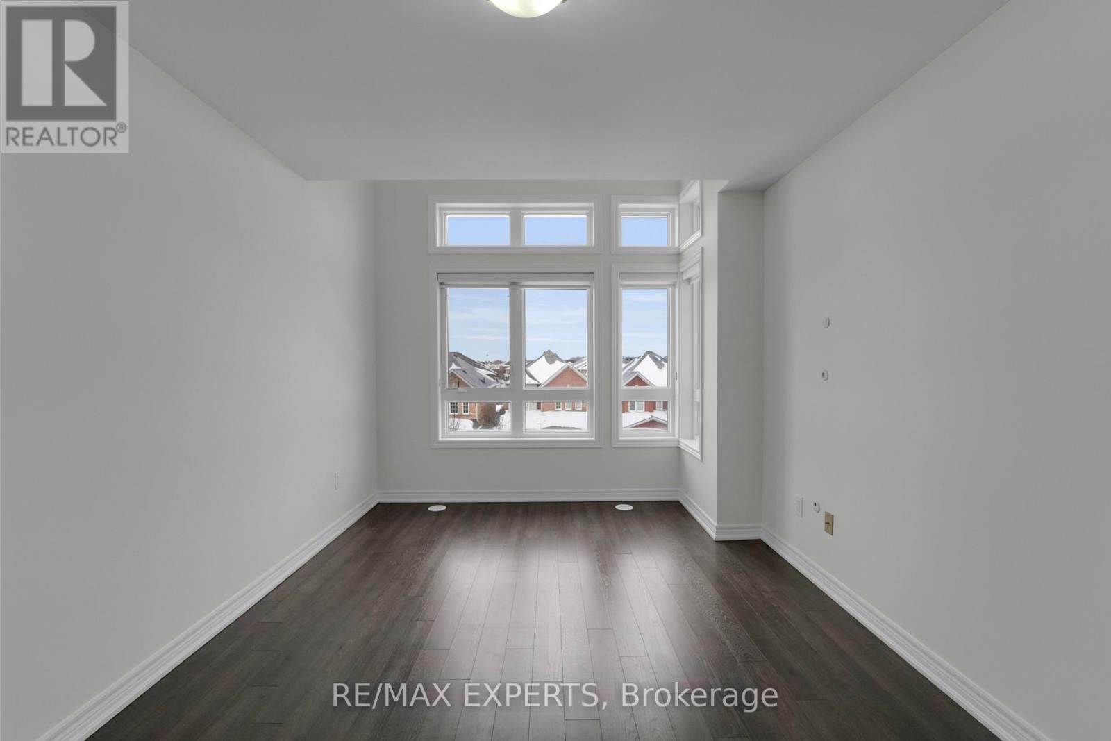 10 - 105 KAYLA CRESCENT Image 30