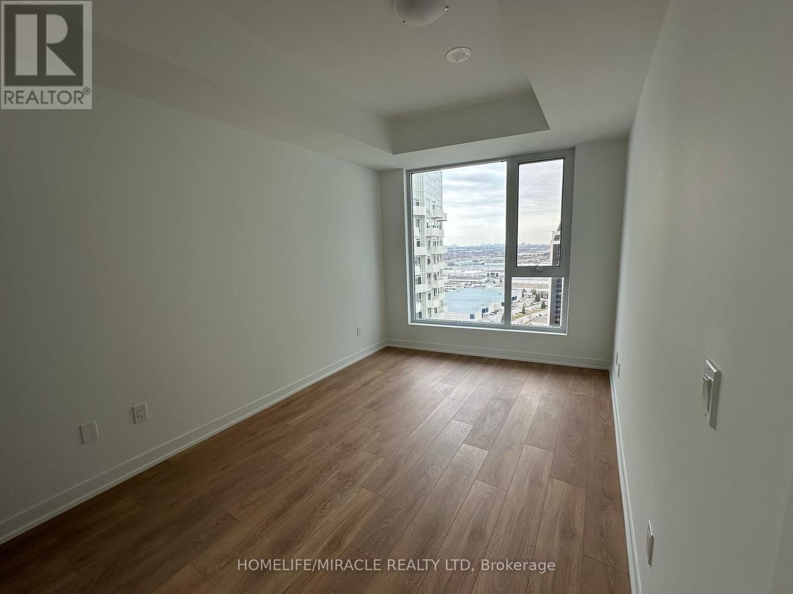 2431 - 498 CALDARI ROAD Image 13