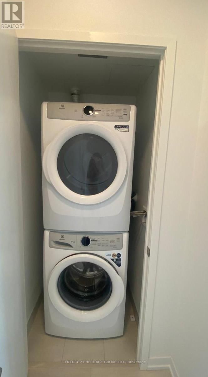 803 - 8 BEVERLEY GLEN BOULEVARD Image 3