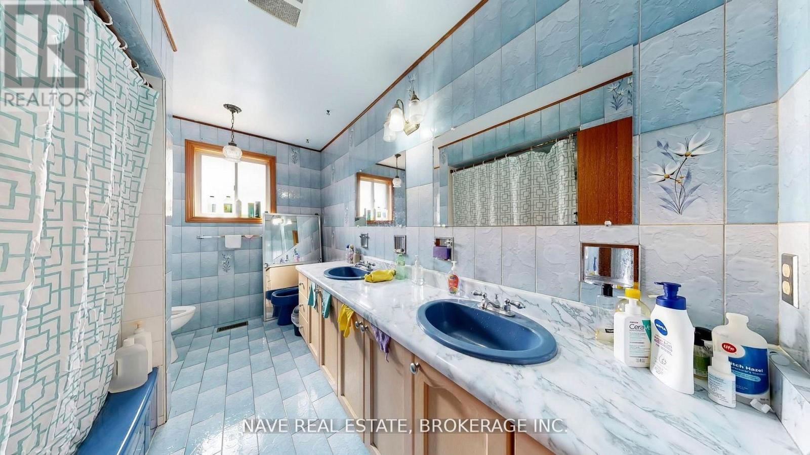 9747 BATHURST STREET Image 11