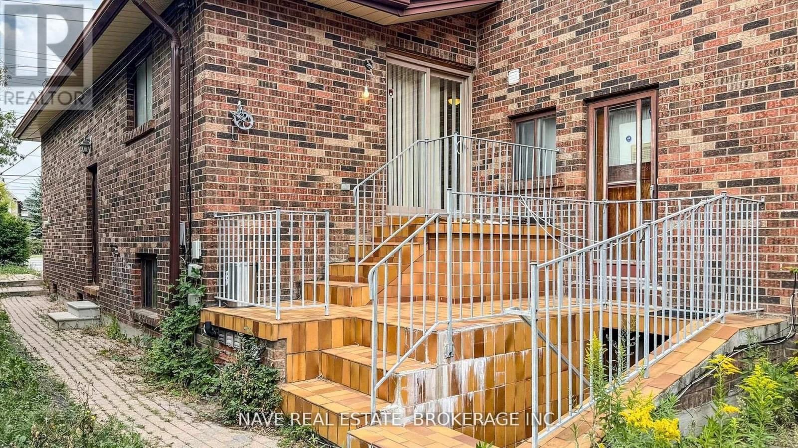 9747 BATHURST STREET Image 15