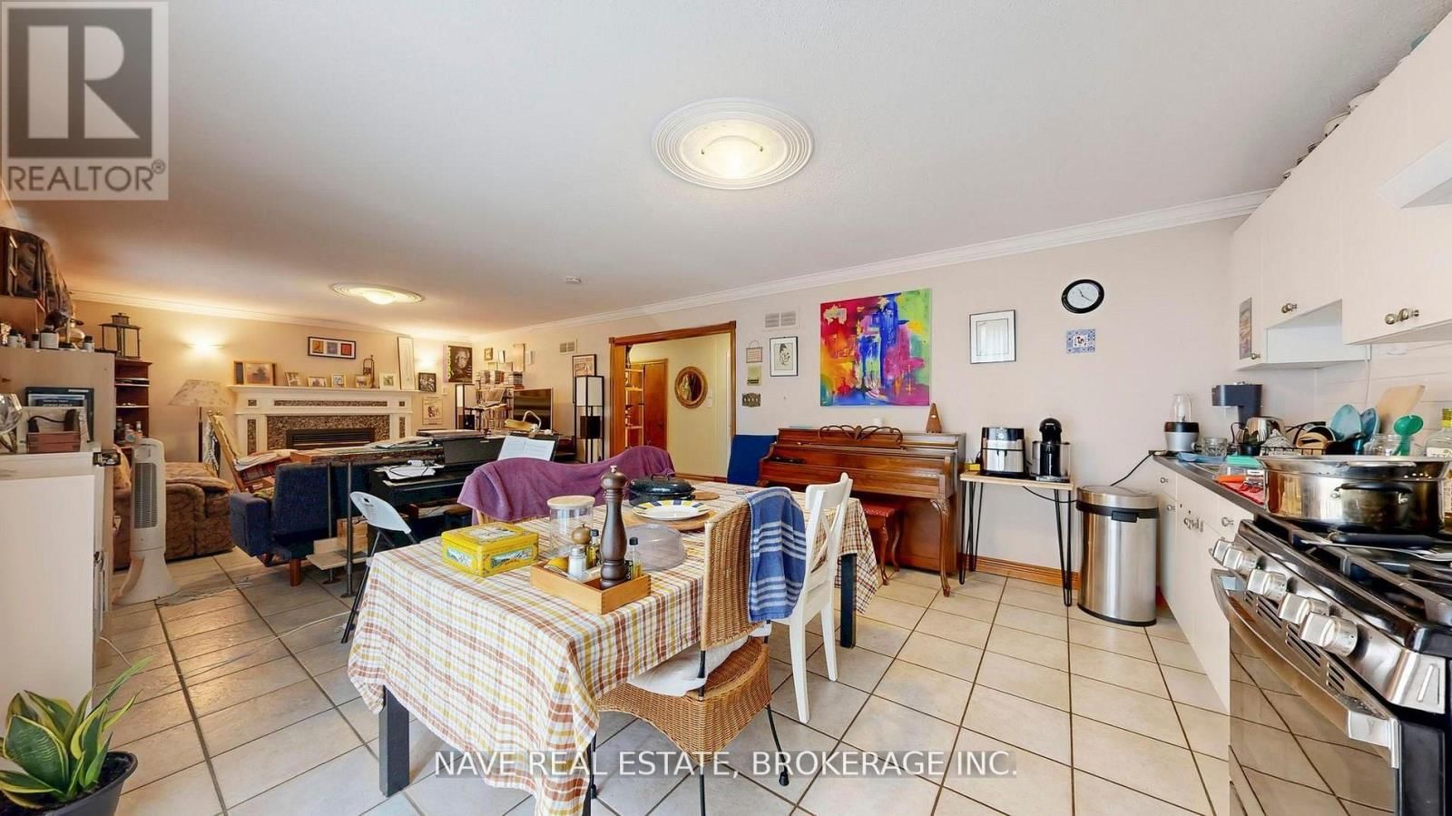 9747 BATHURST STREET Image 20