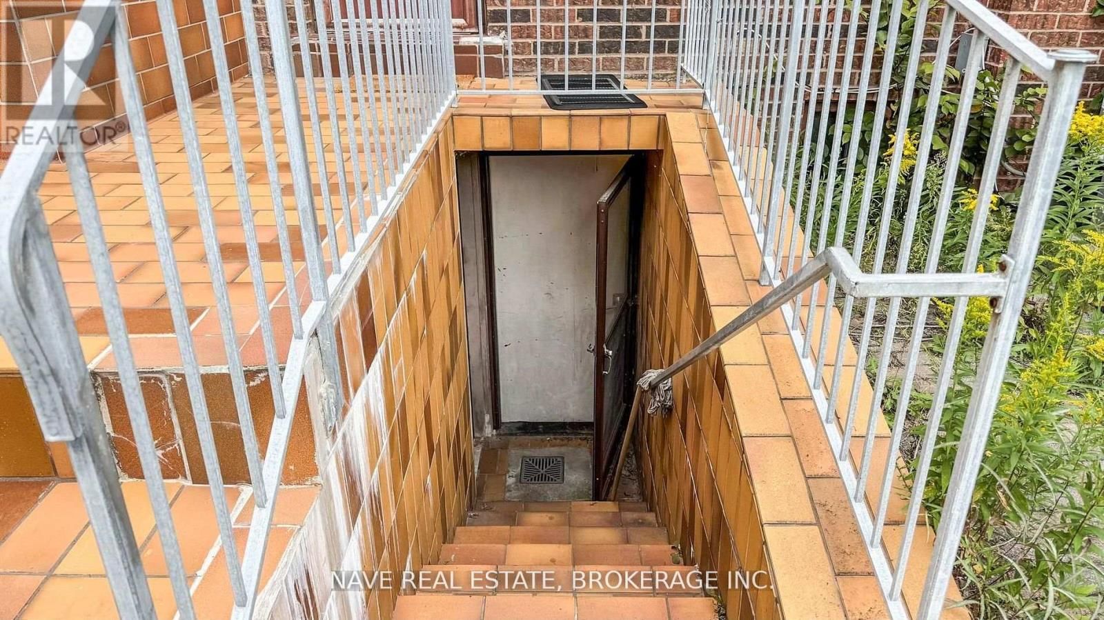 9747 BATHURST STREET Image 25