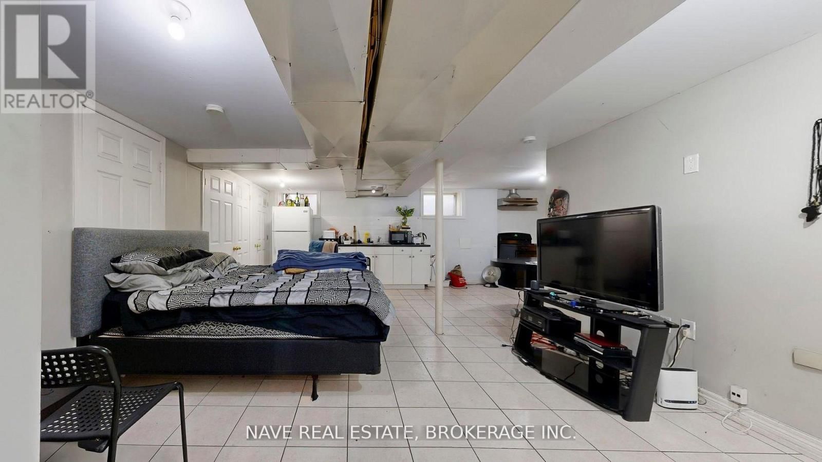 9747 BATHURST STREET Image 32