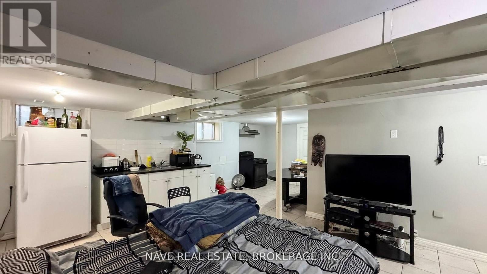 9747 BATHURST STREET Image 34