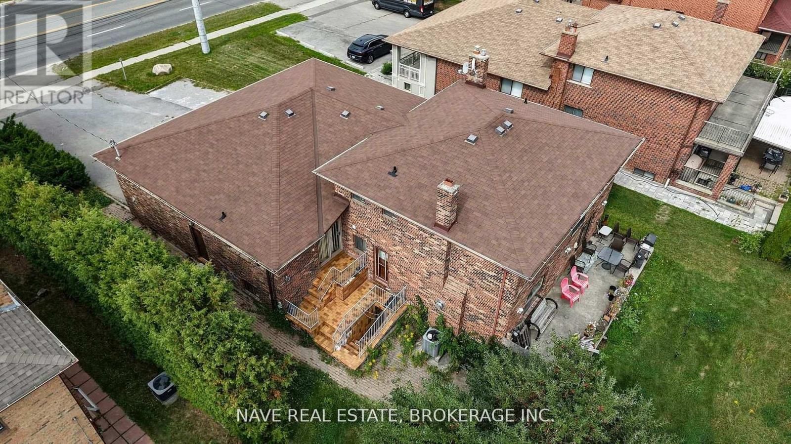 9747 BATHURST STREET Image 46