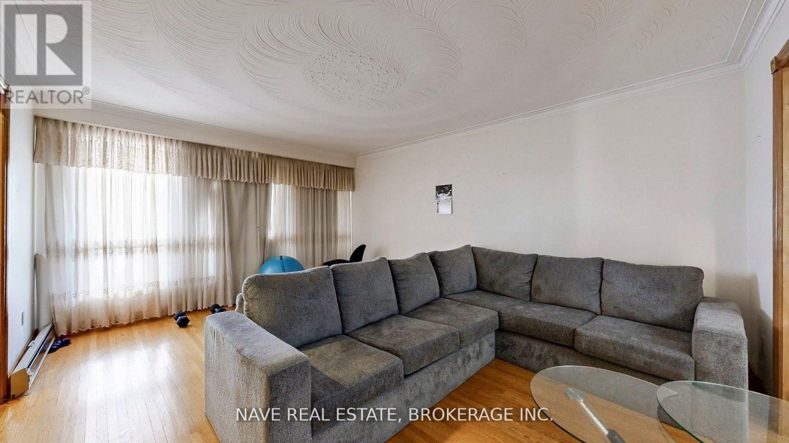 9747 BATHURST STREET Image 5