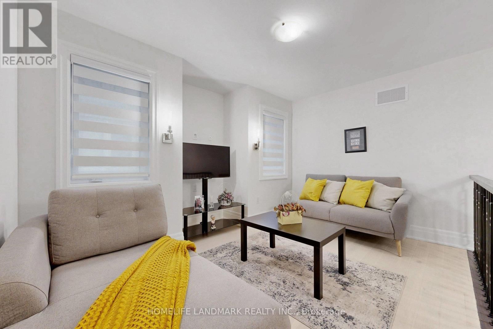 158 WALTER ENGLISH DRIVE Image 28