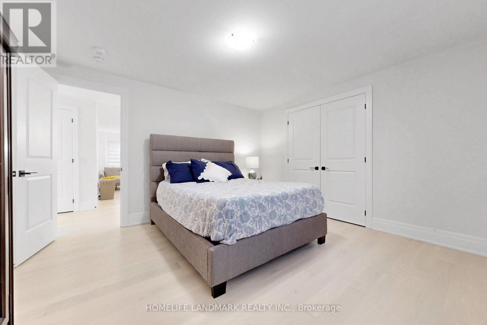 158 WALTER ENGLISH DRIVE Image 32