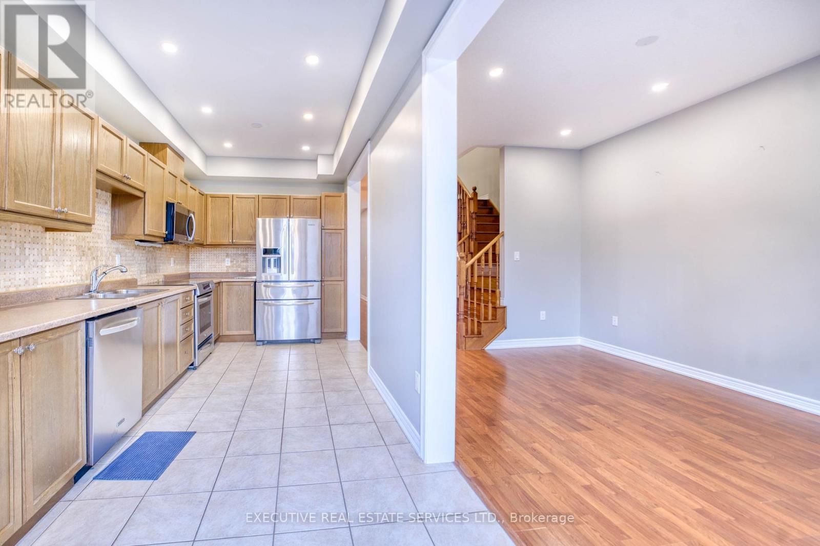 9499 NINTH LINE Image 12