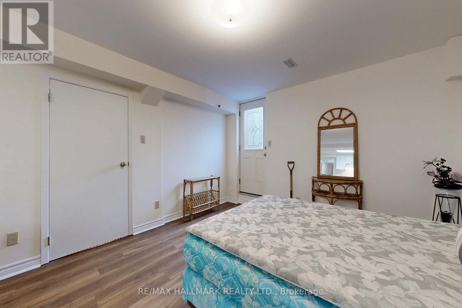 101 LEYBURN AVENUE Image 18