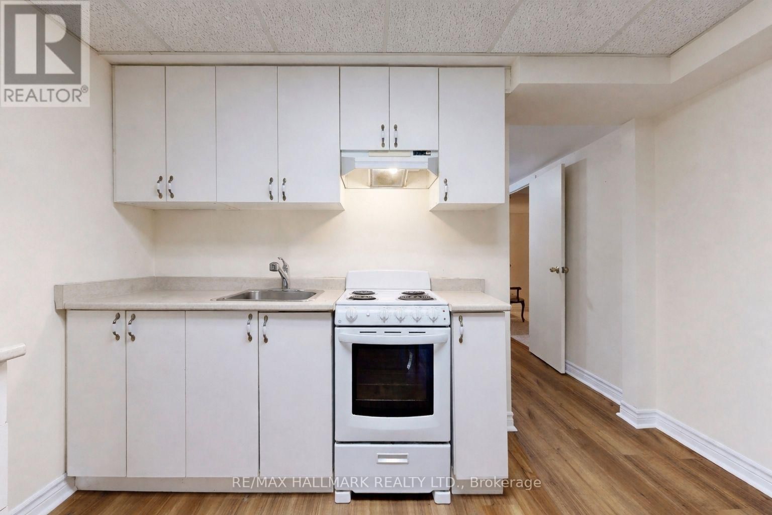 101 LEYBURN AVENUE Image 19