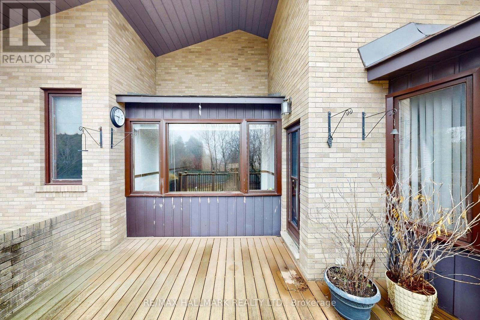 101 LEYBURN AVENUE Image 20