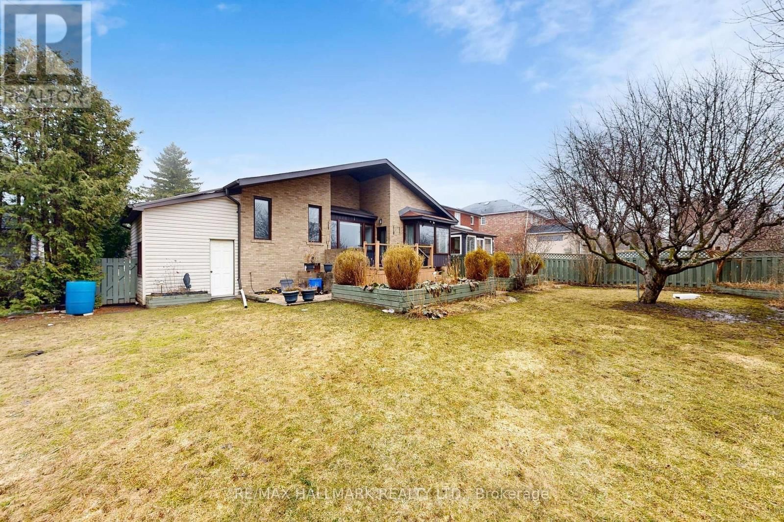 101 LEYBURN AVENUE Image 29