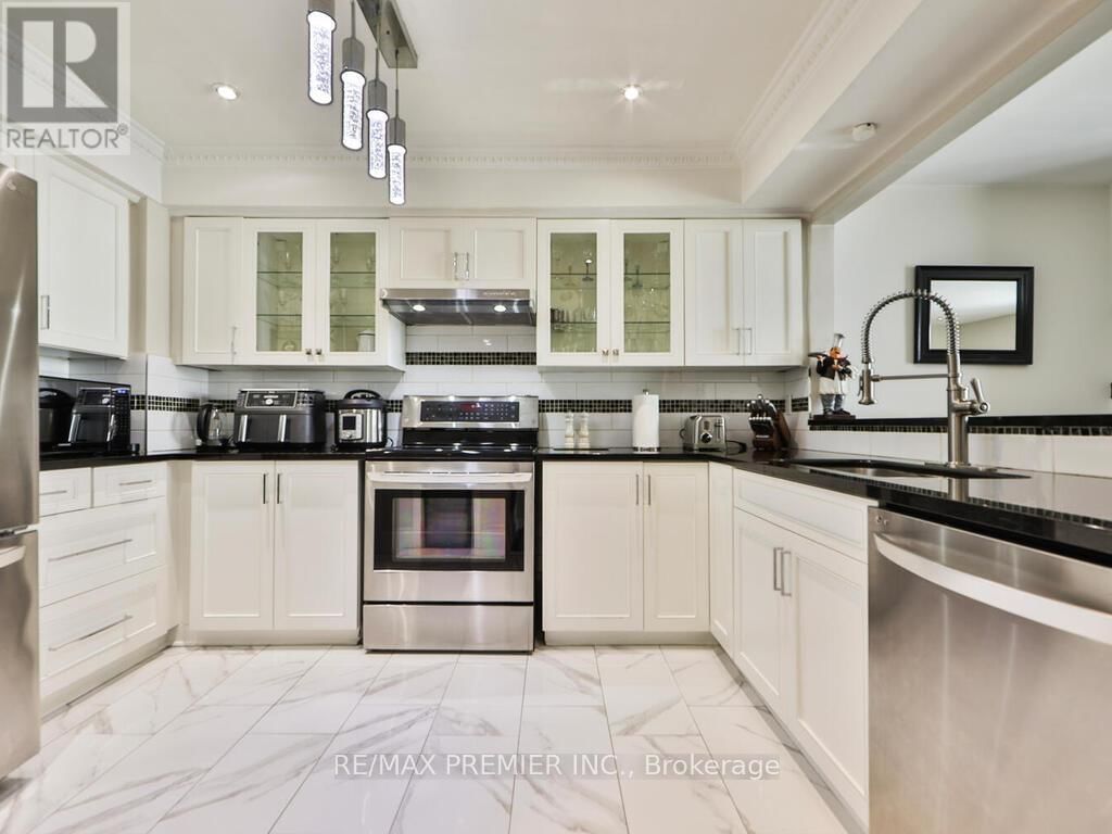 8 - 100 ARBORS LANE Image 14