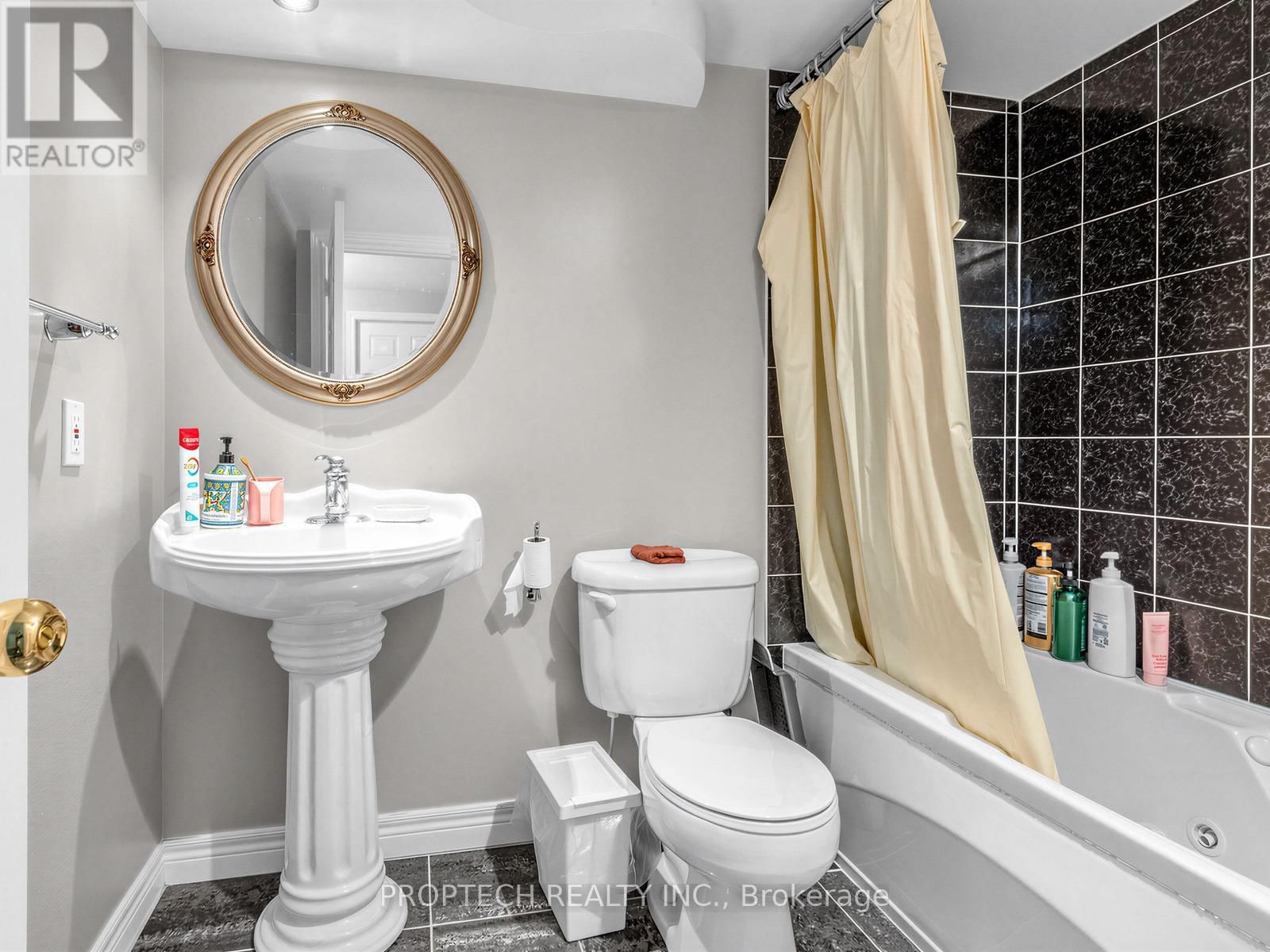 12 HOUSER STREET Image 31