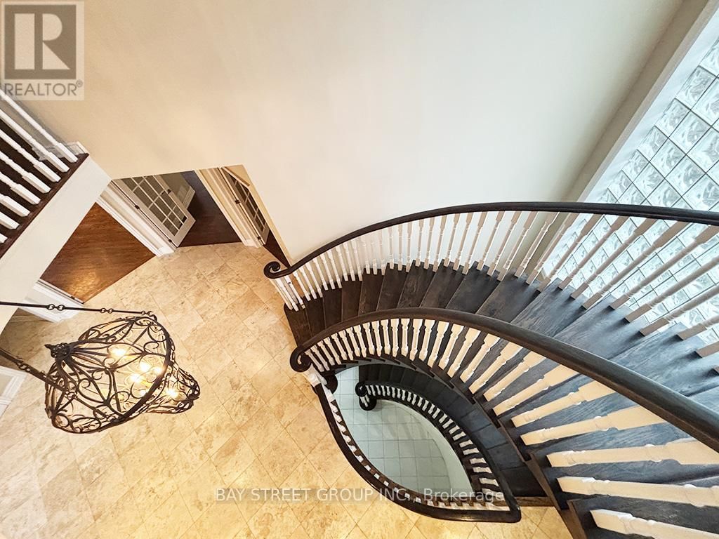 12A AVA CRESCENT Image 19