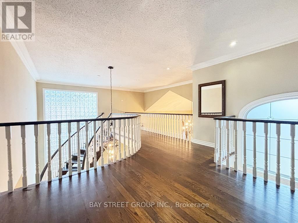 12A AVA CRESCENT Image 20