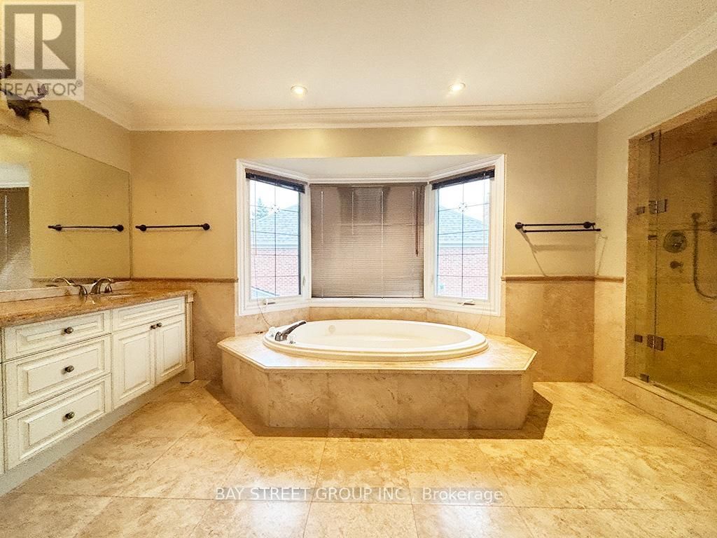 12A AVA CRESCENT Image 23