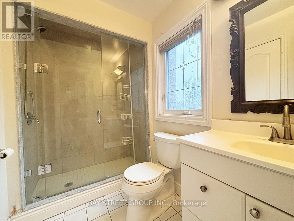 12A AVA CRESCENT Image 31