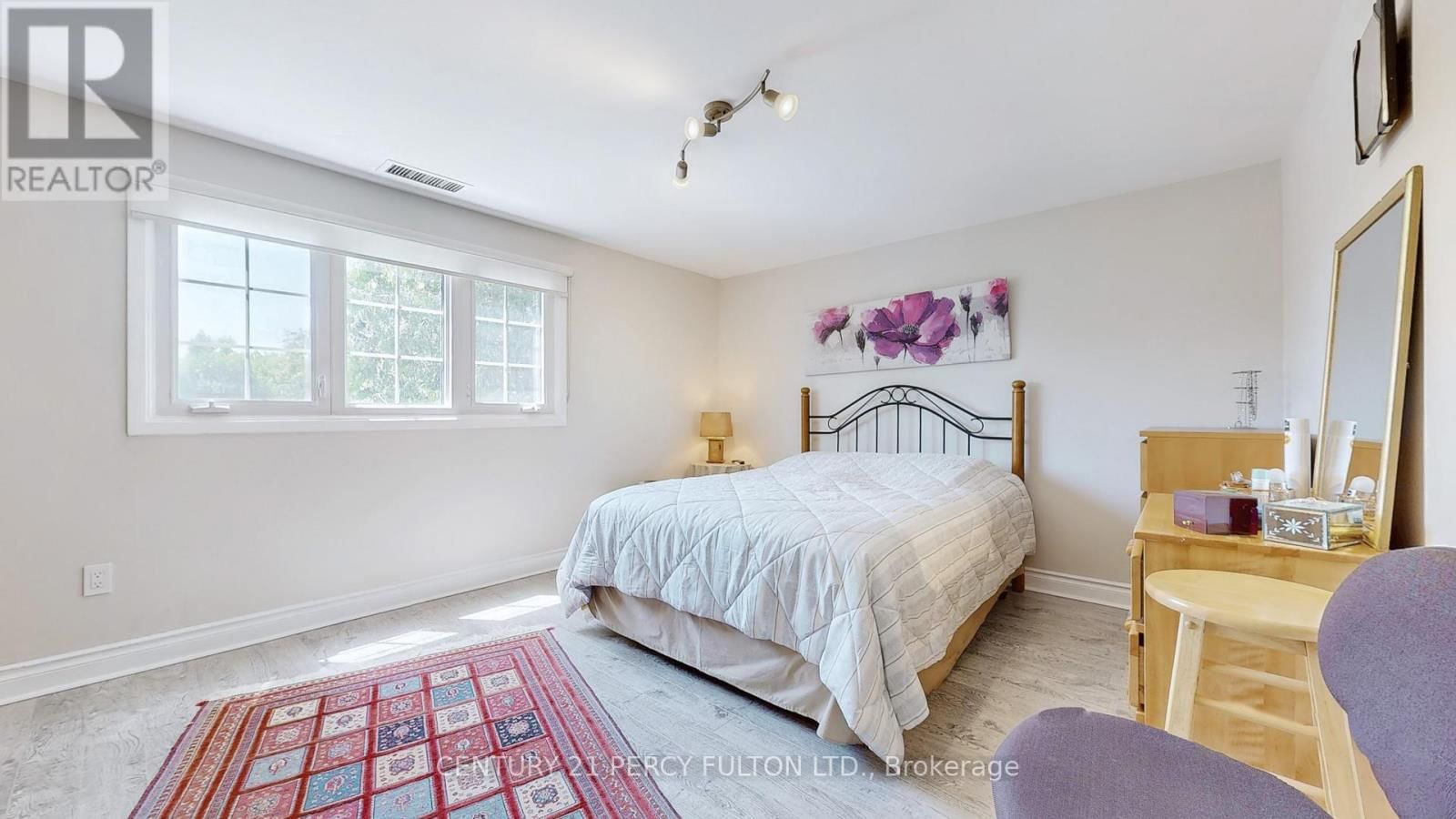 158 HOLM CRESCENT Image 12