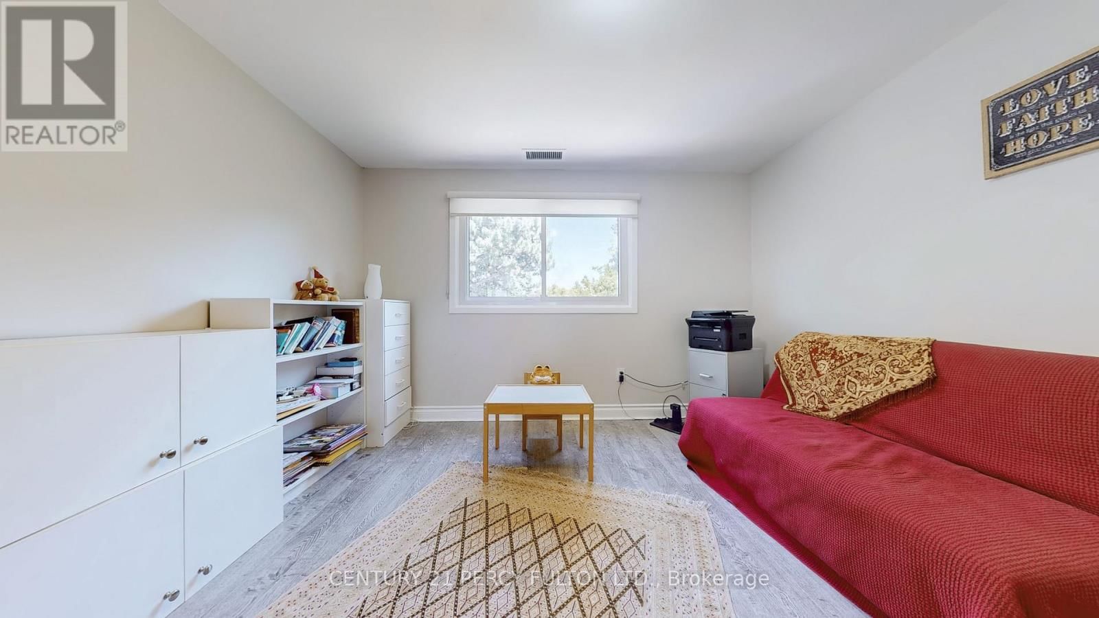 158 HOLM CRESCENT Image 16