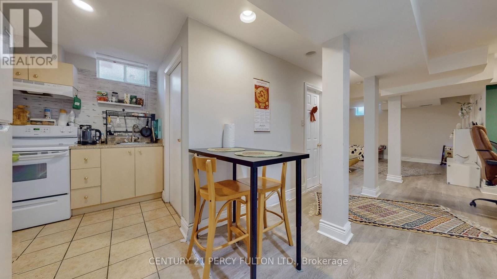 158 HOLM CRESCENT Image 22