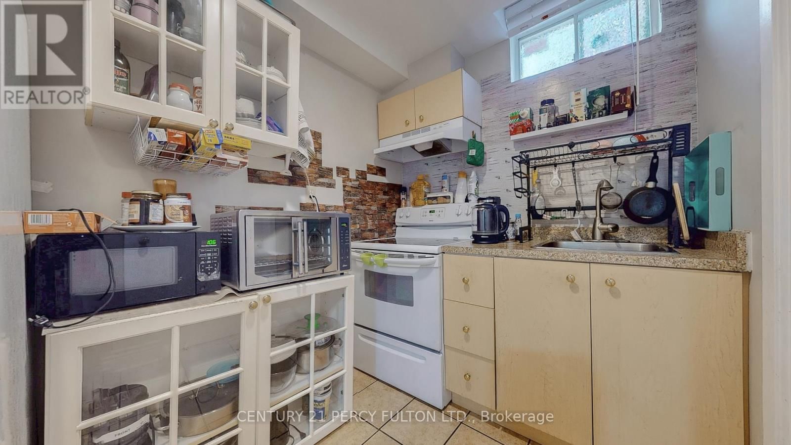 158 HOLM CRESCENT Image 23