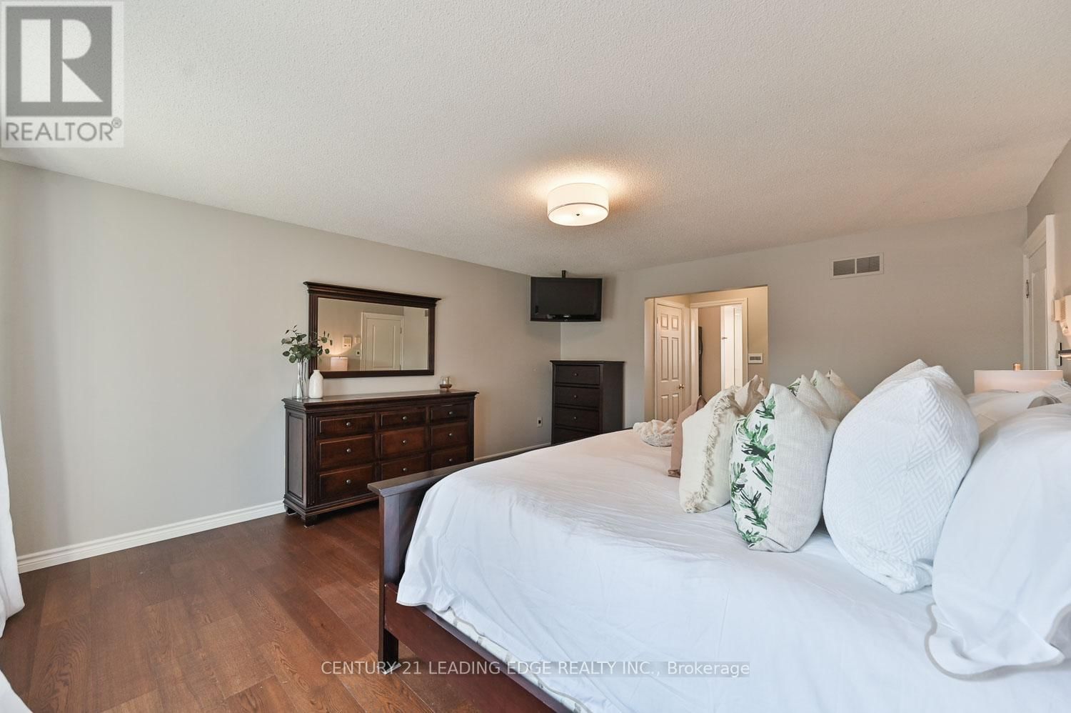 5 SAWYER CRESCENT Image 26