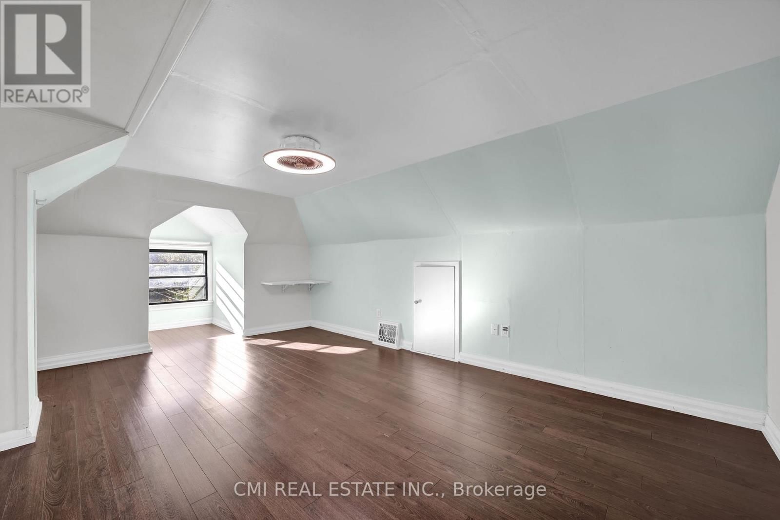 153 CLARENCE STREET Image 25