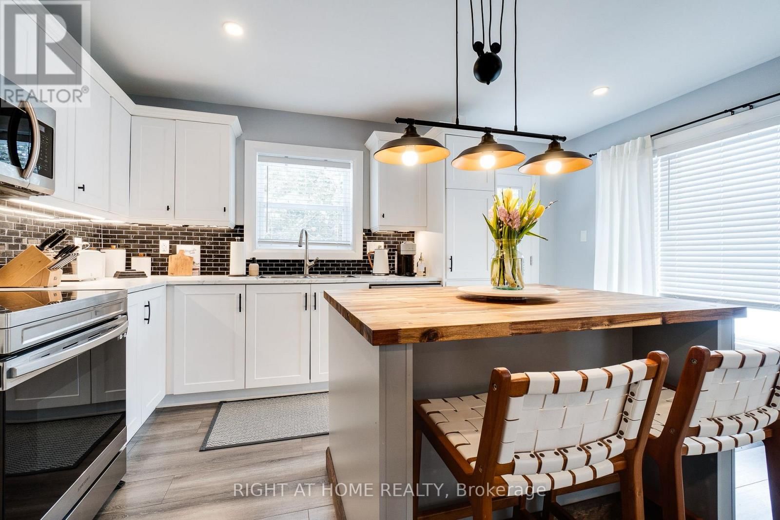 54 BLUE JAY BOULEVARD Image 10