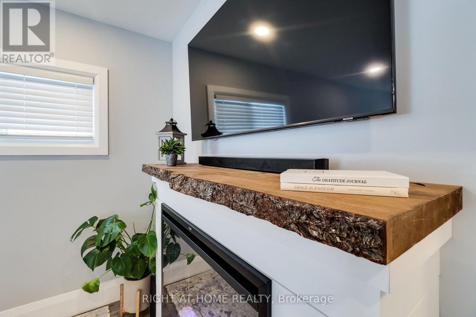 54 BLUE JAY BOULEVARD Image 19