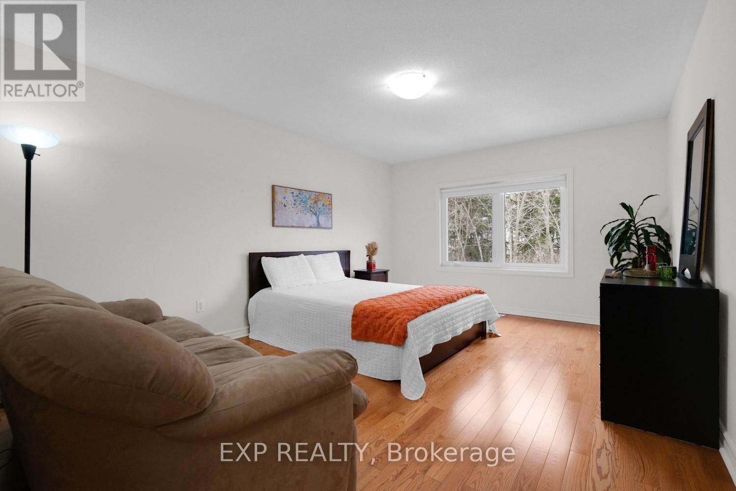 24 WILLIAMS STREET Image 15