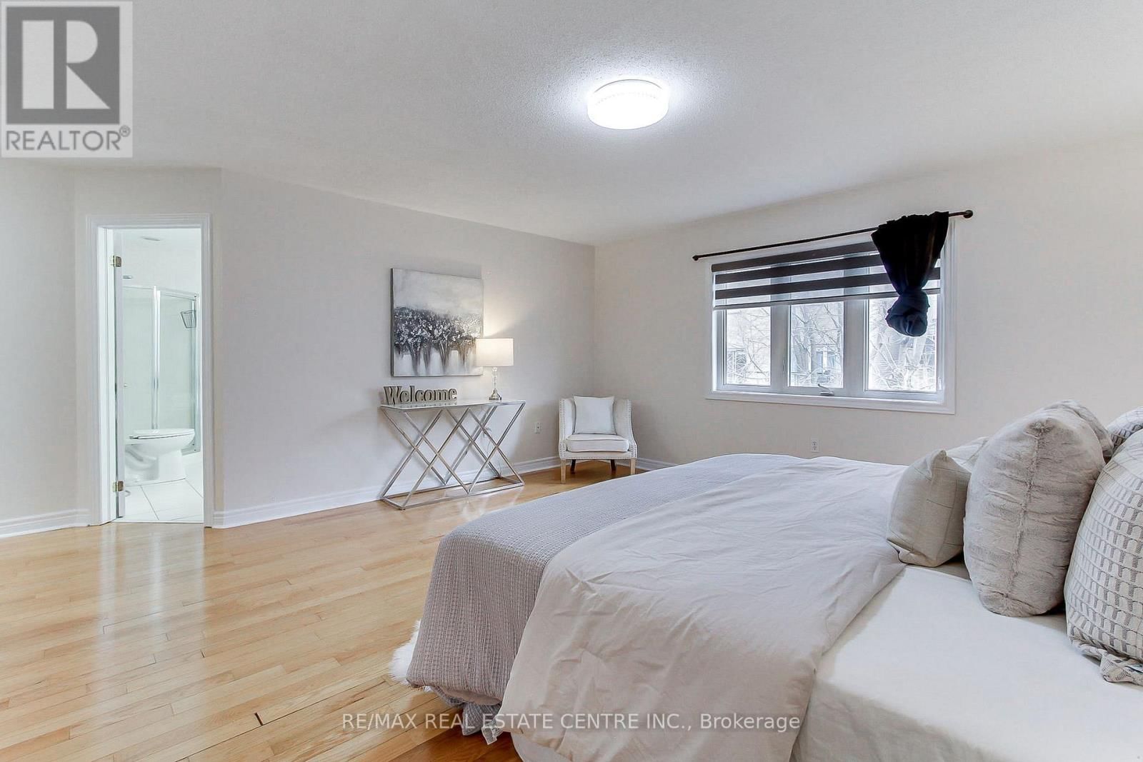 54 WOODBURY CRESCENT Image 28