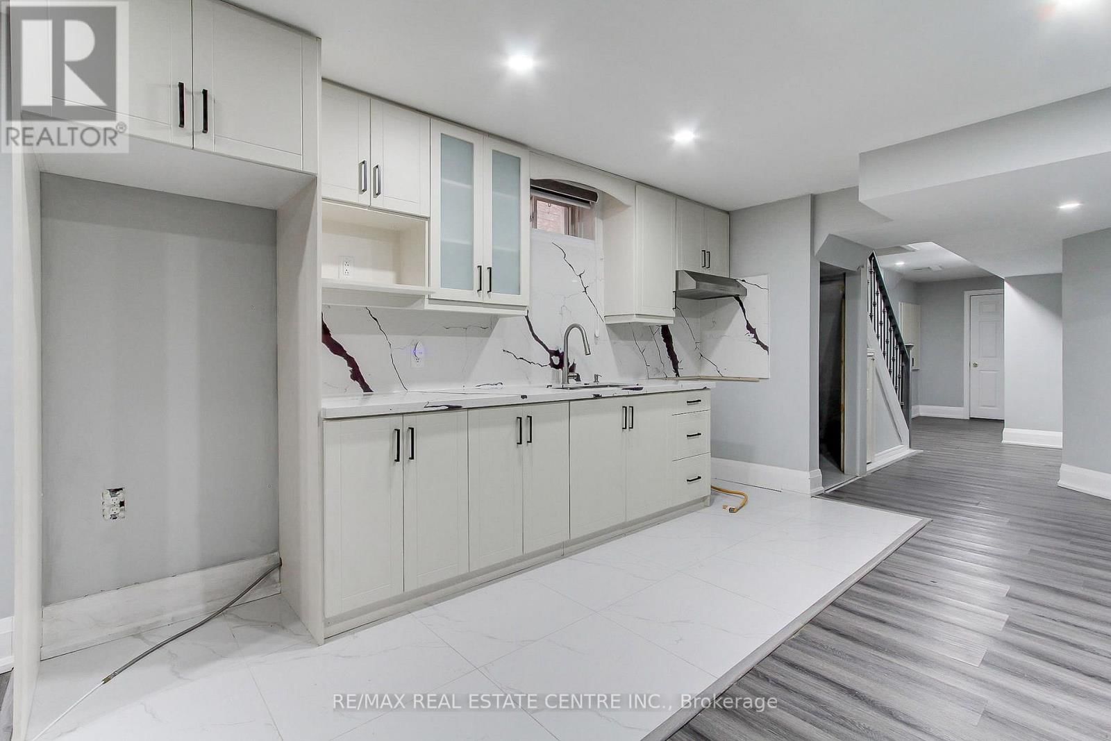 54 WOODBURY CRESCENT Image 42