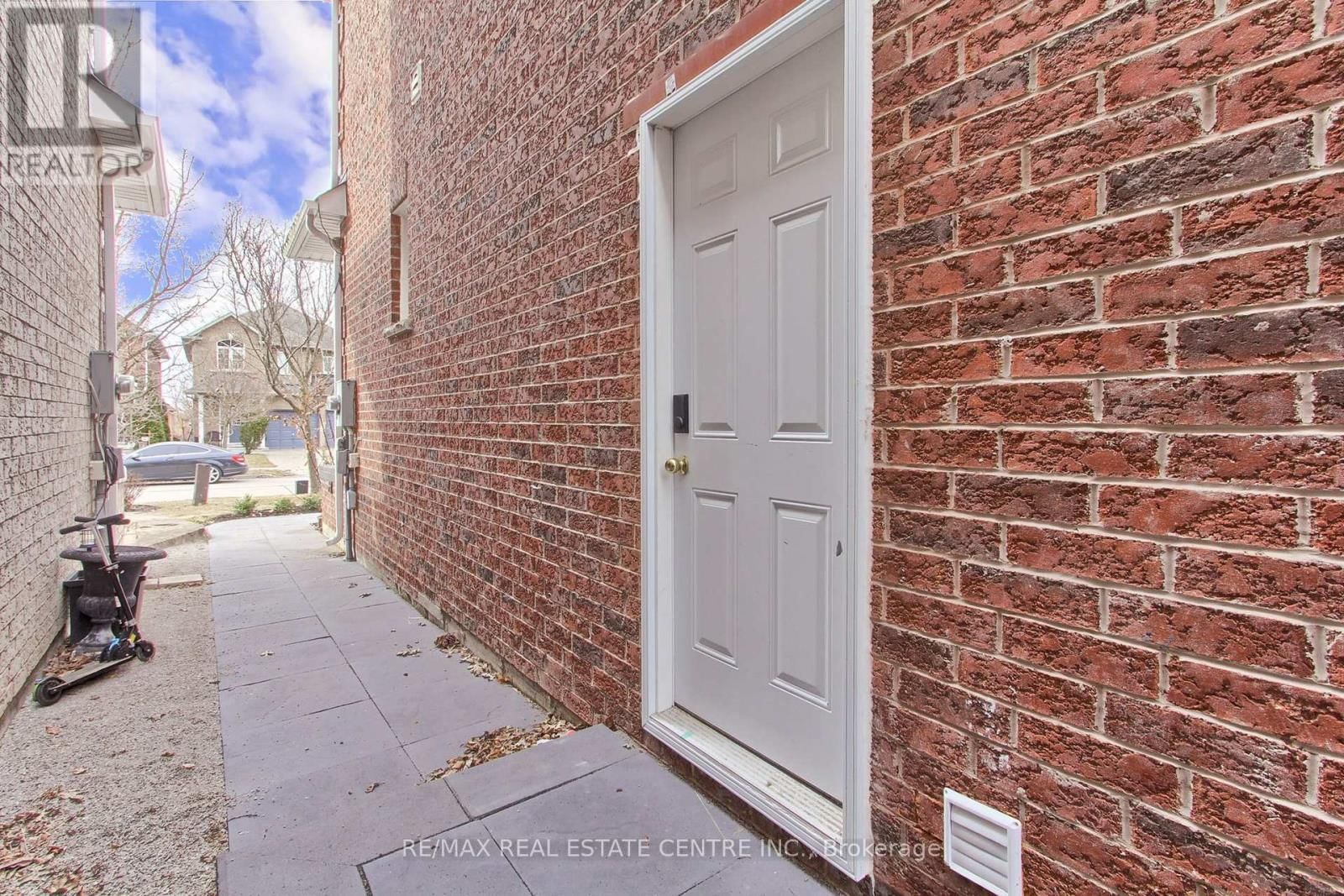 54 WOODBURY CRESCENT Image 49