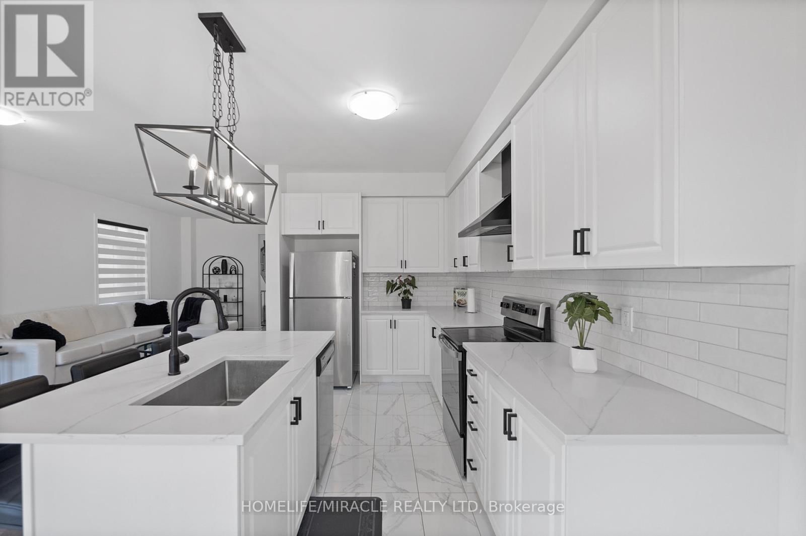 57 FERRAGINE CRESCENT Image 11