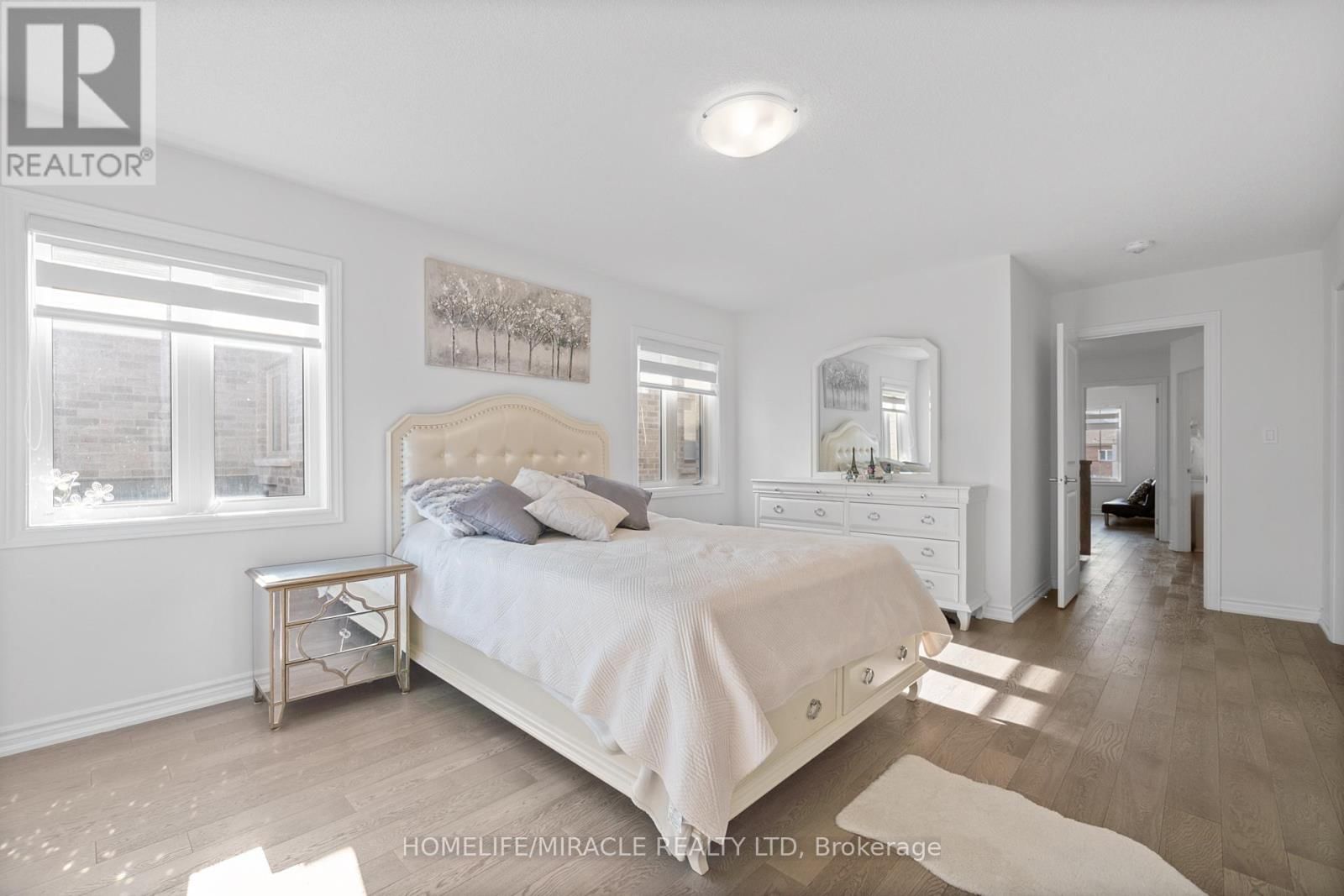 57 FERRAGINE CRESCENT Image 21