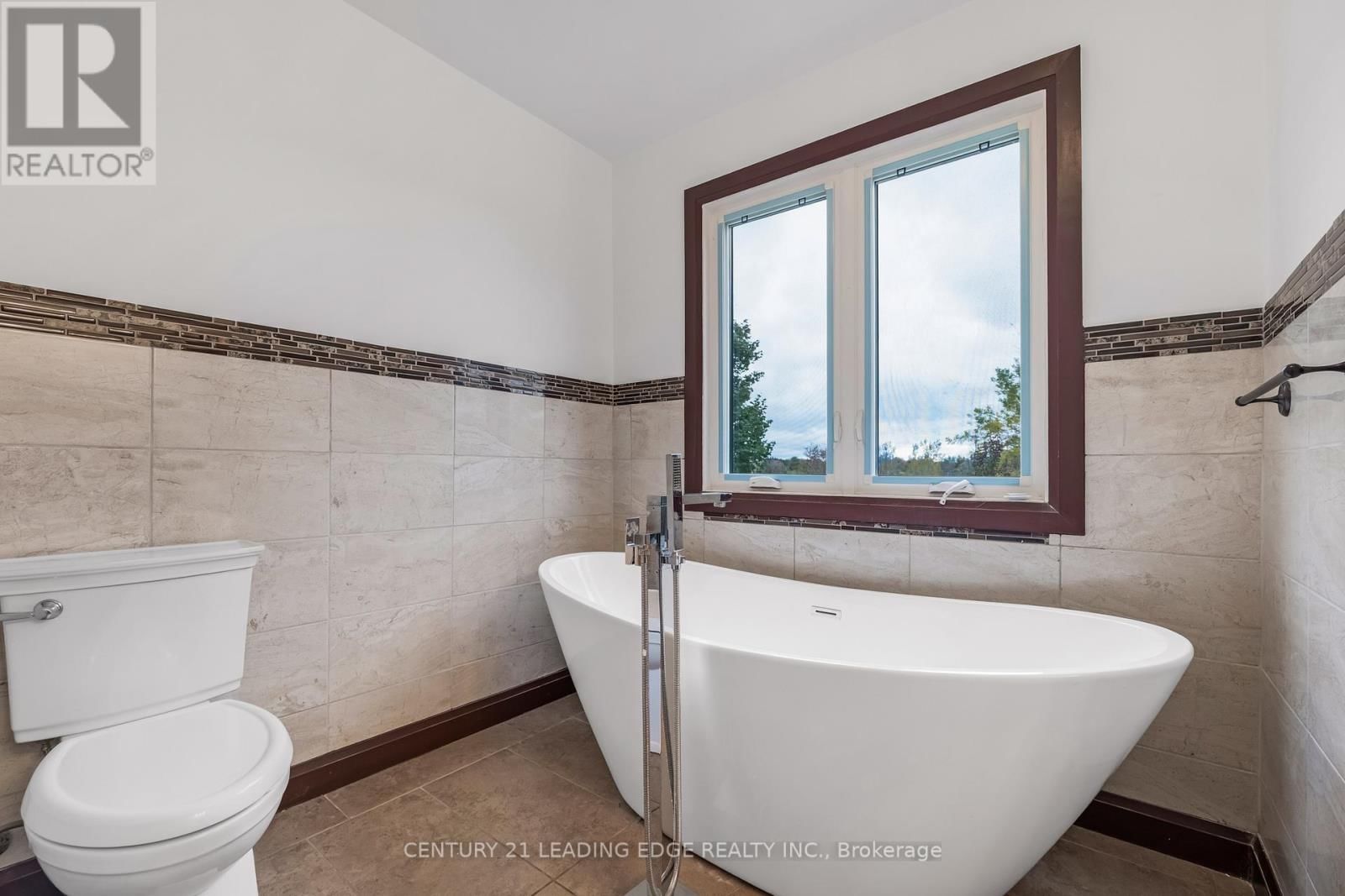 34 MITCHELL AVENUE Image 25