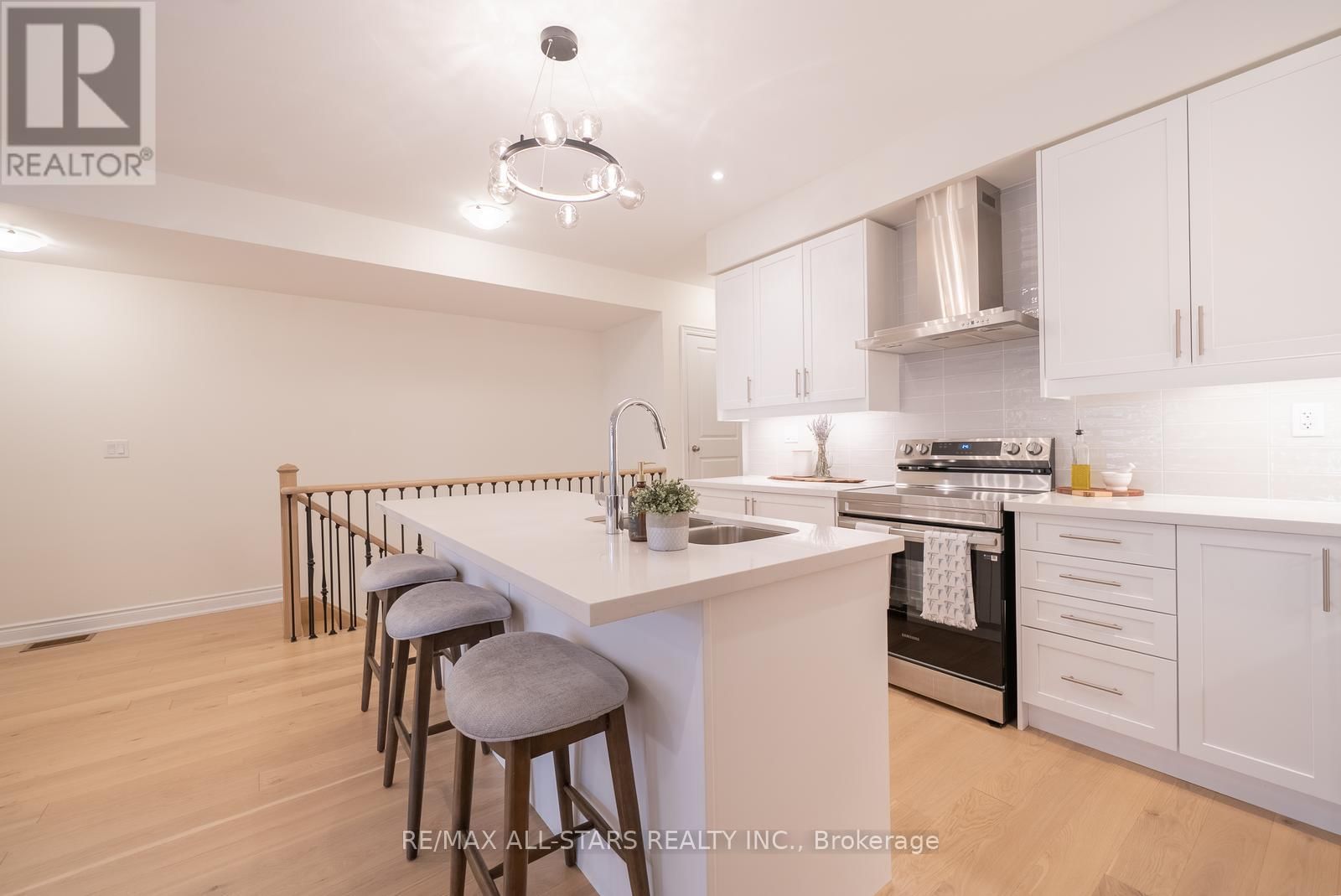 12 GRIFFITH STREET Image 13